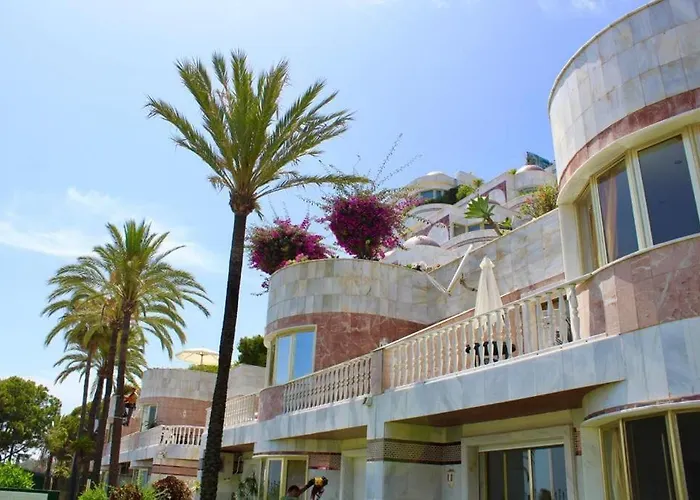 Frontline Sea En Puerto Banus Grey De Albion Marbella